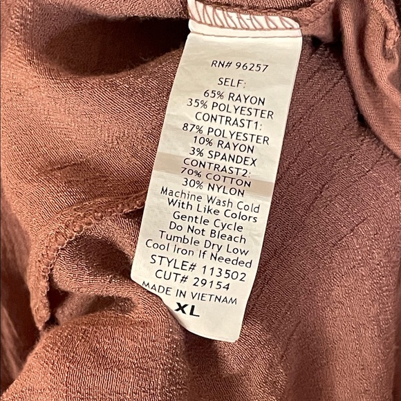 PerSeption Concept Women's Mauve Lace Detail Top with Shell Buttons Women’s XL - Picture 9 of 9